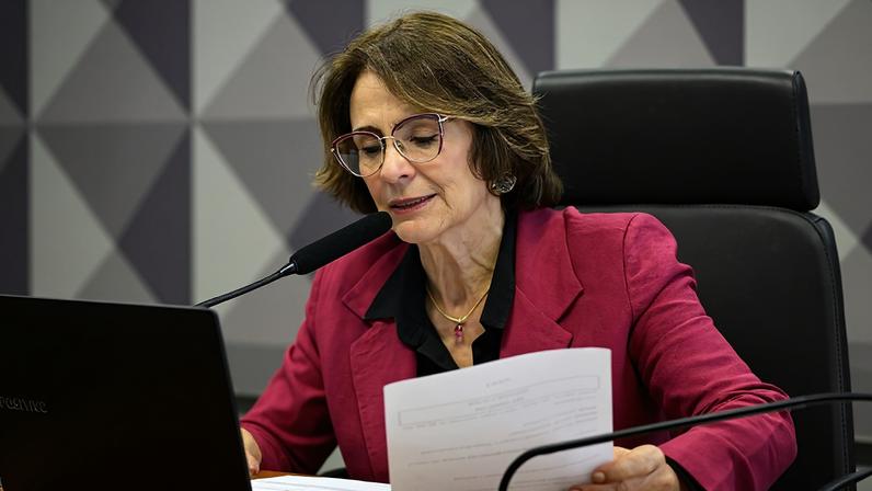 Presidente da CDH, senadora Damares Alves (Republicanos-DF) conduz reunião.