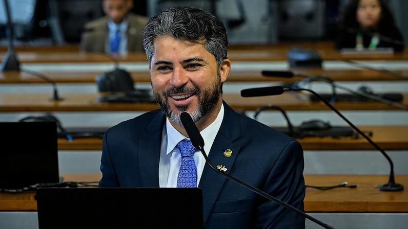 Senador Marcos Rogério (PL-RO) em pronunciamento à bancada.