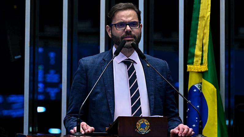 Em discurso, à tribuna, senador Jorge Seif (PL-SC).