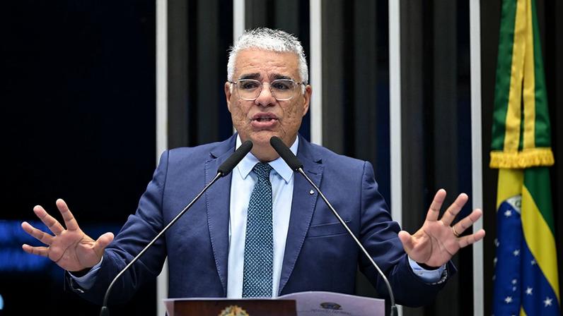 Em discurso, à tribuna, senador Eduardo Girão (Novo-CE).