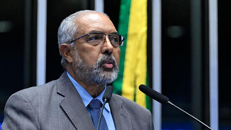 Em discurso, à tribuna, senador Paulo Paim (PT-RS).