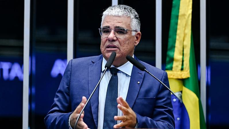 Em discurso, à tribuna, senador Eduardo Girão (Novo-CE).