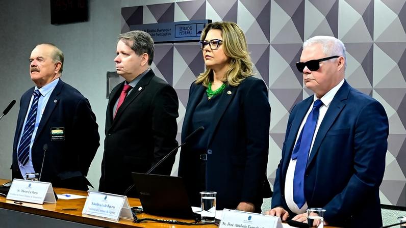Mesa: presidente do Comitê Brasileiro de Clubes (CBC), Paulo Germano Maciel; presidente do Comitê Olímpico do Brasil (COB), Marco La Porta; presidente da CEsp, senadora Leila Barros (PDT-DF); presidente do Comitê Paralímpico Brasileiro (CPB), José Antônio Ferreira Freire.