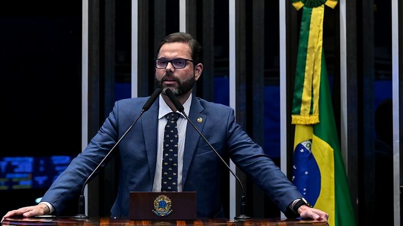 Em discurso, à tribuna., senador Jorge Seif (PL-SC).