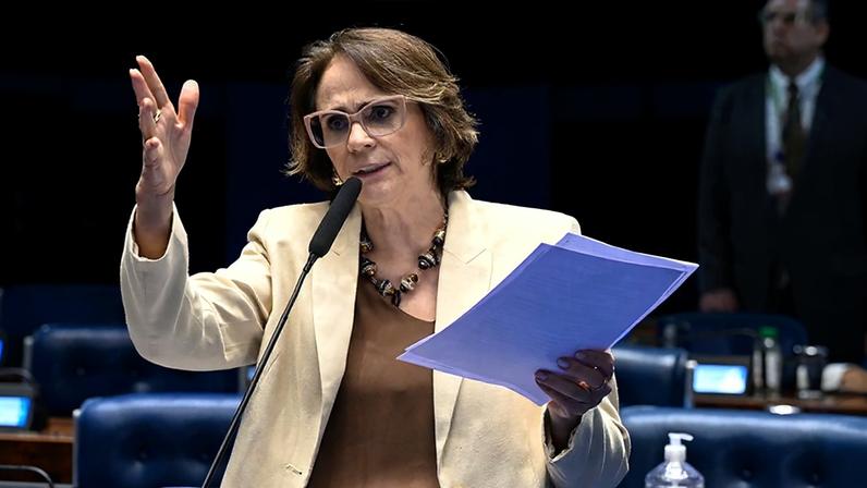 À bancada, em pronunciamento, senadora Damares Alves (Republicanos-DF).