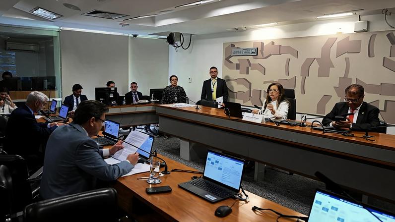 Bancada: senador Wilder Morais (PL-GO), em pronunciamento; senador Humberto Costa (PT-PE).