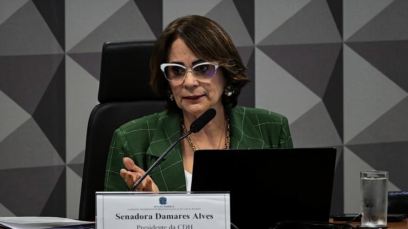 Mesa: presidente da CDH, senadora Damares Alves (Republicanos-DF) - em pronunciamento.