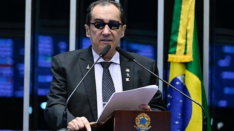 Em discursp, à tribuna, senador Jorge Kajuru (PSB-GO).