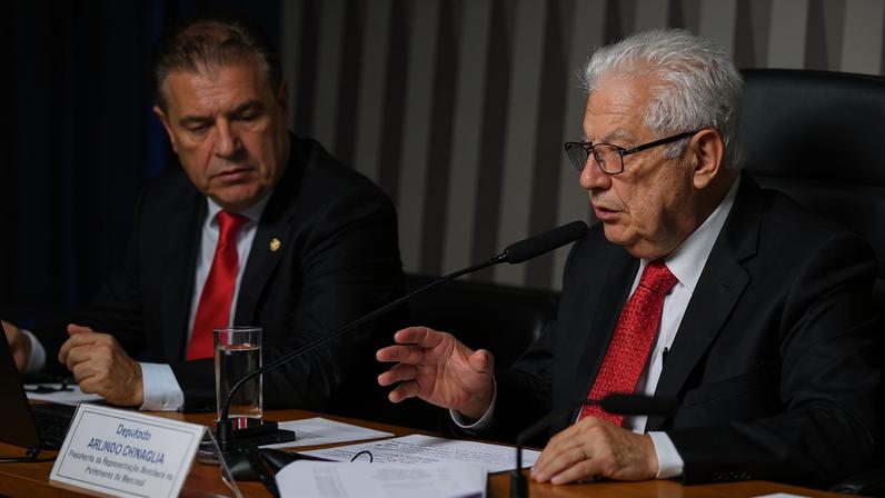Mesa: vice-presidente da CPCMS (SF), senador Nelsinho Trad (PSD-MS); presidente da CPCMS, deputado Arlindo Chinaglia (PT-SP).