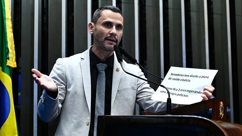 Em discurso, à tribuna, senador Cleitinho (Republicanos-MG).