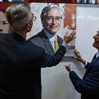 Galeria de pró-reitores de Graduação ganha retrato com crédito de Aluísio Segurado