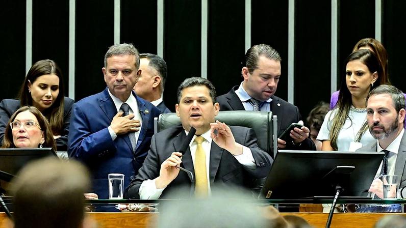 Mesa: deputada Bia Kicis (PL-DF); deputada Caroline Toni (PL-SC); líder da oposição no Senado Federal, senador Rogério Marinho (PL-RN); presidente do Senado Federal, senador Davi Alcolumbre (União-AP); secretário-geral da Mesa do Senado Federal, Danilo Augusto Barboza de Aguiar. senador Marcio Bittar (PL-AC).