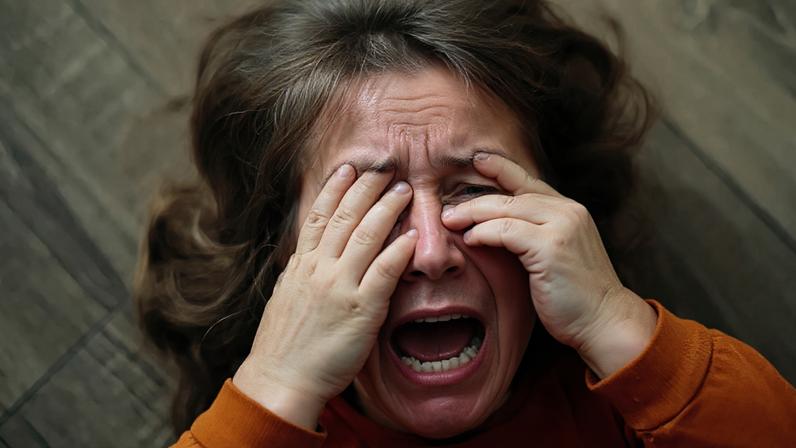 Entenda como a trend "Olha a Jéssica!" faz crianças pararem de chorar e veja o alerta de psicólogos sobre os riscos dessa técnica para o desenvolvimento
