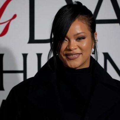 Rihanna revela rosto da 3ª filha, Rocki, aos 7 meses em capa de revista
