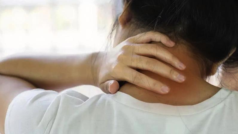 Entenda o que é inflamação silenciosa, quais sinais o corpo dá e como hábitos como alimentação, sono e estresse influenciam esse processo