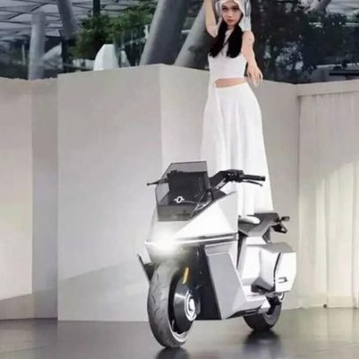 Moto elétrica chinesa se equilibra sozinha e não tomba