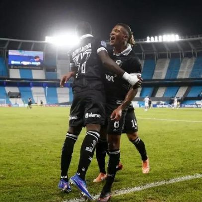 Botafogo vira nos acréscimos, vence Racing e assume liderança na Sul-Americana