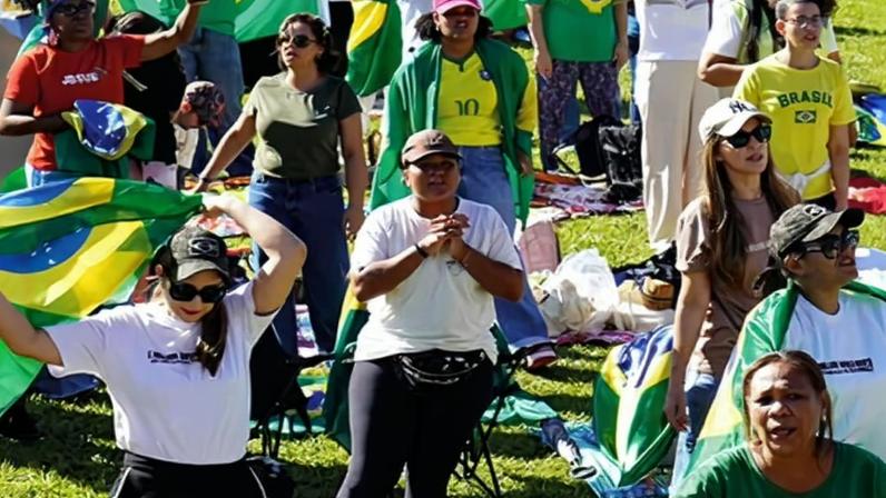 Milhares em Brasília em oração pela nação: Brasil pertence a Jesus