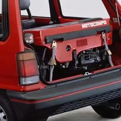Carros com acessórios inusitados incluem café, moto e banheiro