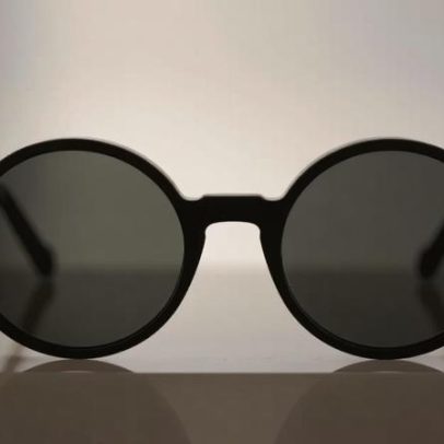 Óculos de sol são importantes para a saúde da visão, diz estudo