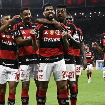 Flamengo aplica cinco mudanças, domina Medellín sob Jardim