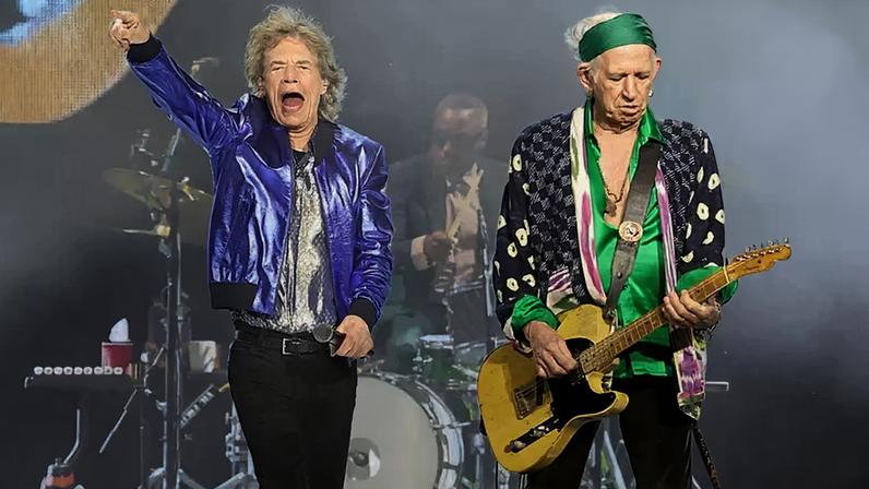 Mick Jagger e Keith Richards, dos Rolling Stones, em 2024
