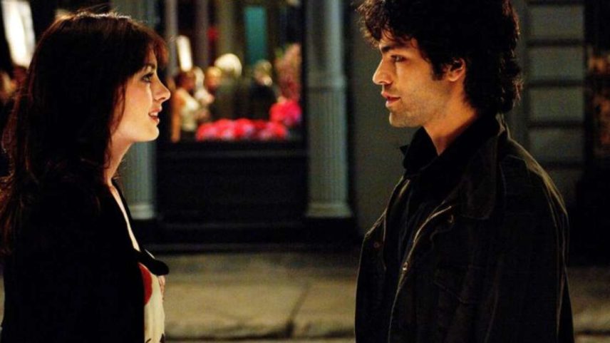 Adrian Grenier interpretou Nate, namorado de Andy (Anne Hathaway), em O Diabo Veste Prada (2006), mas não retorna para sequência