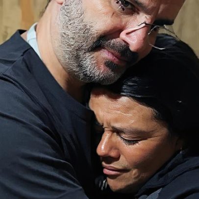 Jovem que diz te amo encontra mãe de 9 filhos e lança Vakinha ao ver casa risco