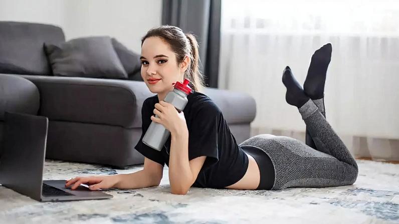 Exercícios simples e acessíveis ajudam a gastar calorias e manter o corpo ativo em casa