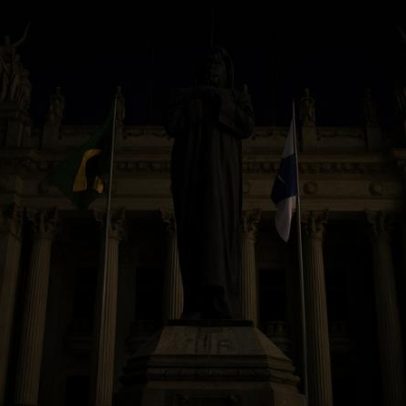 História da estátua de Tiradentes no centro do Rio de Janeiro