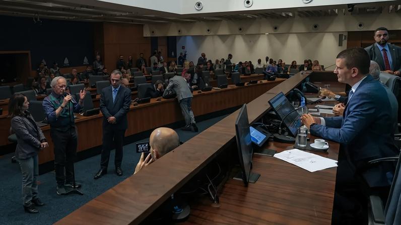 Douglas Ruas na presidência da Alerj.