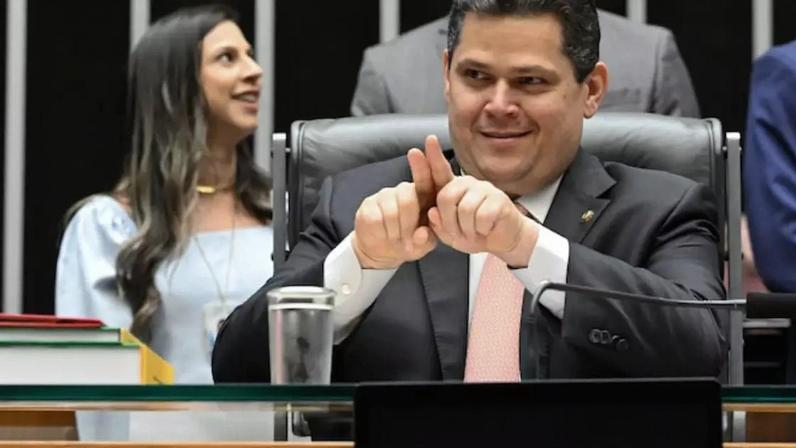 Davi Alcolumbre falou em defender prerrogativa dos senadores