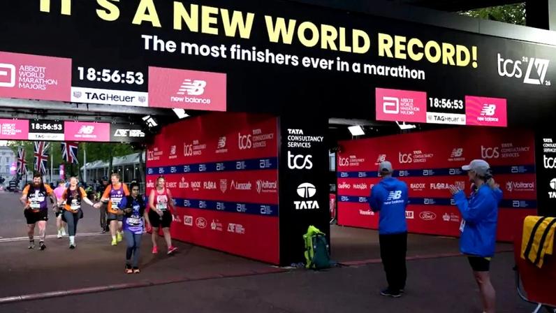Vista geral da chegada na Maratona de Londres 2026, que bateu o recorde de participantes (Foto: Thomas Lovelock for London Marathon Events)