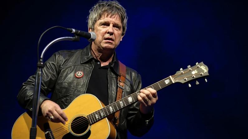 Noel Gallagher, guitarrista do Oasis, ao vivo em 2023