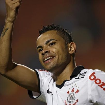 Dentinho, campeão pelo Corinthians, fecha com canal e estreia como comentarista