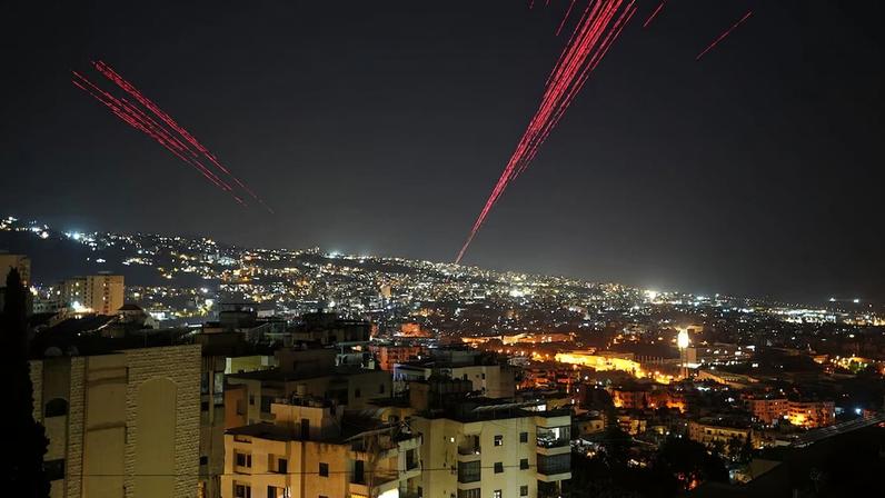 Suspensão dos combates entre Israel e Hezbollah melhora perspectivas para negociações paralelas entre Washington e Teerã.
