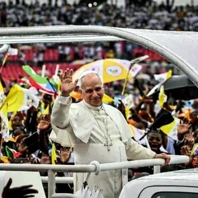 Papa Leão visita a África e fala alto, mas não agrada o eco