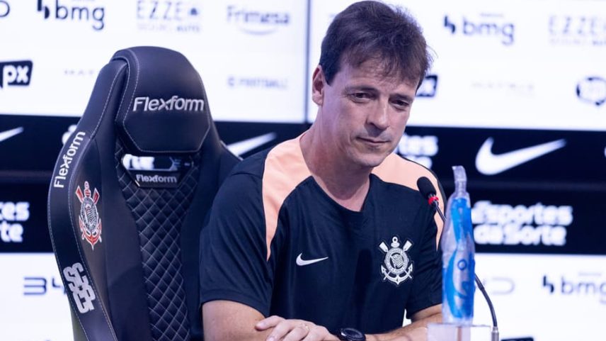 Fernando Diniz relacionou 24 jogadores para o confronto (Foto: Rodrigo Coca/Agência Corinthians)