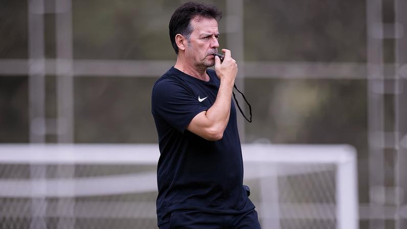 Fernando Diniz durante treino do Corinthians (Foto: Rodrigo Coca/Agência Corinthians)