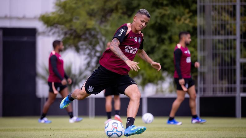 Kayke Ferrari em ação durante treino do Corinthians — Foto: Rodrigo Coca / Ag.Corinthians