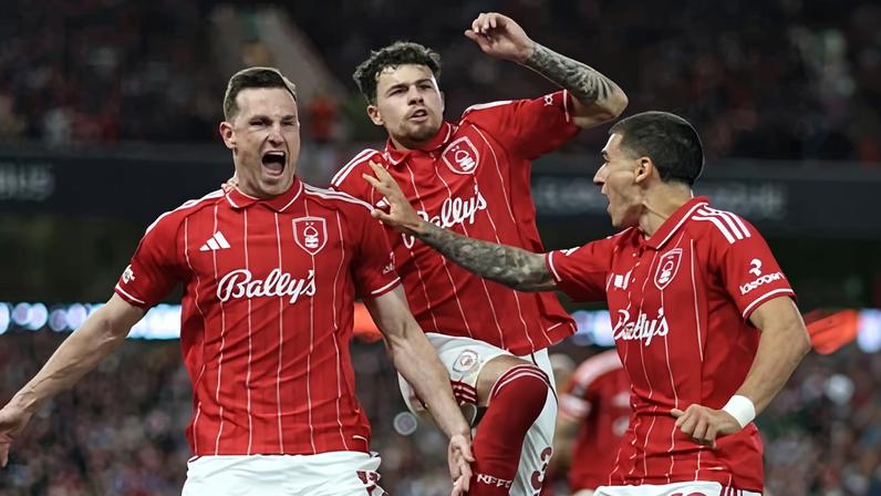 Chris Wood dá vantagem ao Nottingham Forest sobre o Aston Villa na semifinal