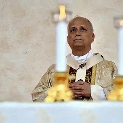 Trump enfrenta confronto com o Papa Leo, destacando contraste com o cristianismo