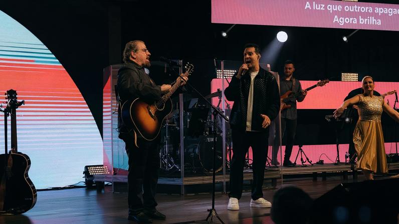 Asaph Borba lança nova versão de Jesus Em Tua Presença com Brunão Morada