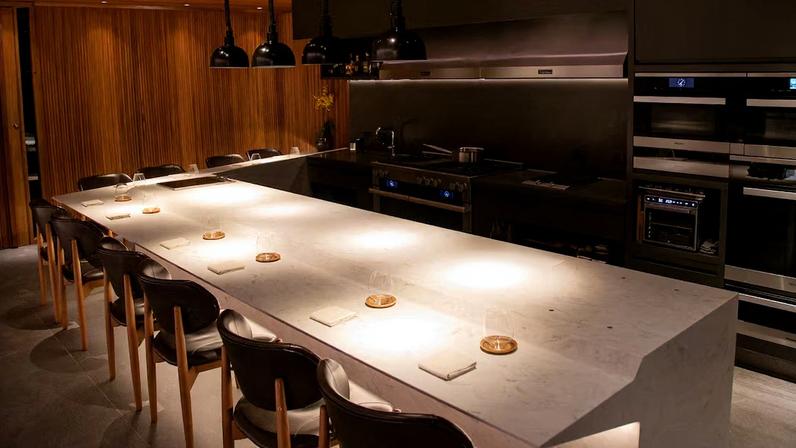 Enquanto se prepara para a orla de Ipanema, o chef Rafa Costa e Silva mantém a essência intimista e o DNA corajoso que define sua cozinha