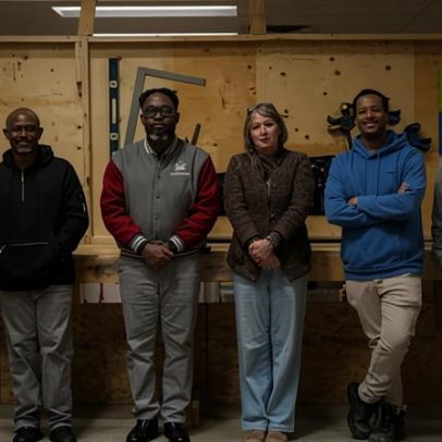 Imigrantes em Ottawa aprendem a reformar casas para combater crise climática
