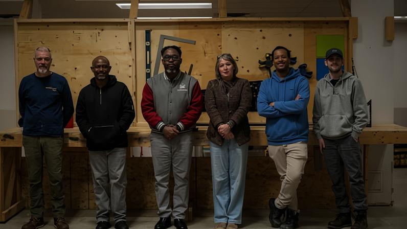 Imigrantes em Ottawa aprendem a reformar casas para combater crise climática