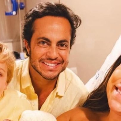 Thammy Miranda exibe filho recém-nascido na maternidade