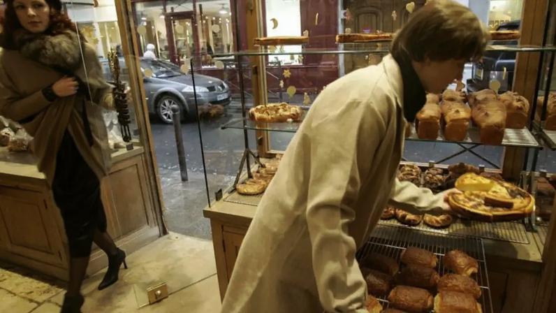 The proposed law wanted to lift restrictions on working on 1 May, including in bakeries.