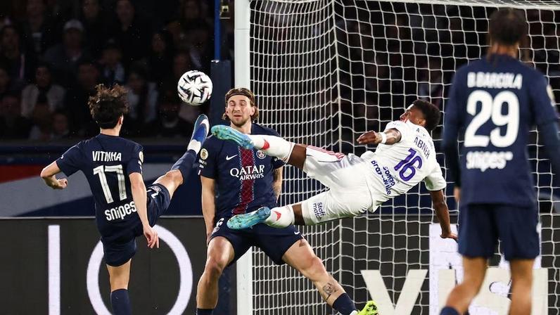 Endrick brilha, Lyon tem início fulminante e segura investidas do PSG em vitória no Francês