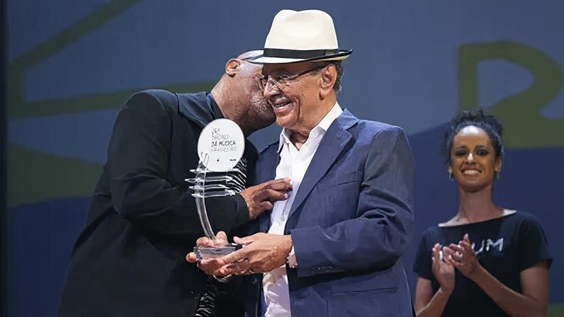 Portela anuncia enredo em homenagem a Monarco para 2027